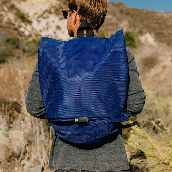 NAVY TRANSITIONAL SAND-FREE BACKPACK